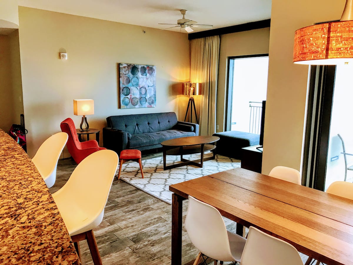 Bright mid-century living room in beachfront condo 1236