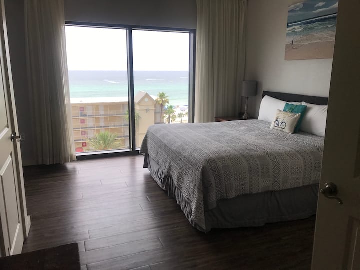 Bedroom with a Gulf view in corner studio 1238